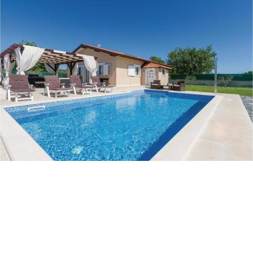 Nice Home In Rovinj With 2 Bedrooms, Jacuzzi And Outdoor Swimming Pool
