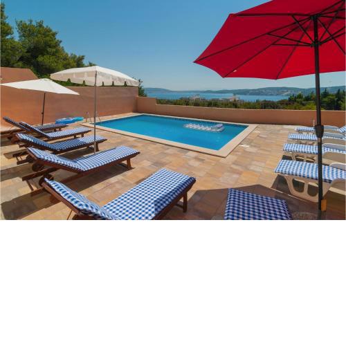 Nice home in Seget Donji with 11 Bedrooms, WiFi and Outdoor swimming pool