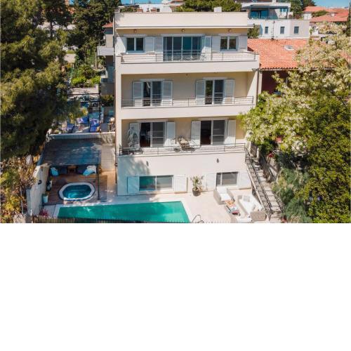 Nice Home In Split With Jacuzzi, Sauna And Wifi