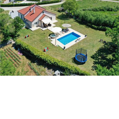 Nice Home In Vinjani Gornji With 4 Bedrooms, Wifi And Outdoor Swimming Pool