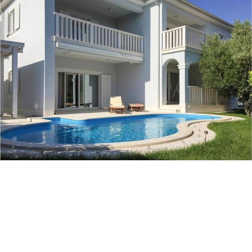Nice home in Vodice with Outdoor swimming pool, 4 Bedrooms and WiFi