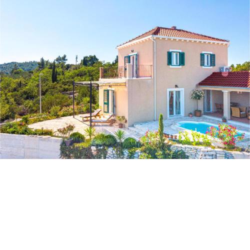 Nice Home In Zrnovo With 2 Bedrooms, Wifi And Private Swimming Pool
