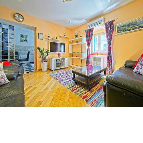 Nina Apartment