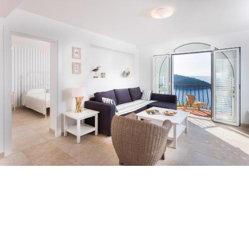 Ocean Apartment by DuHomes