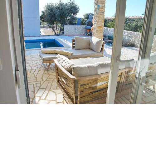 Ocean Pearl Mandre