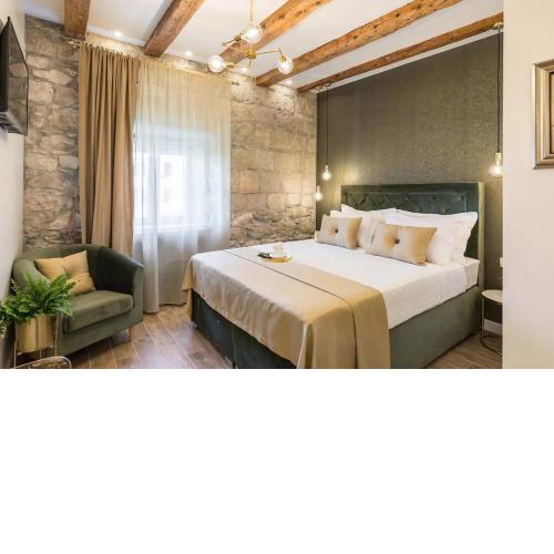 Old town vibes for 2, luxury room with sea view