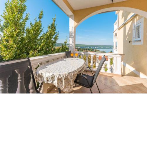 One-Bedroom Apartment in Gornji Karin