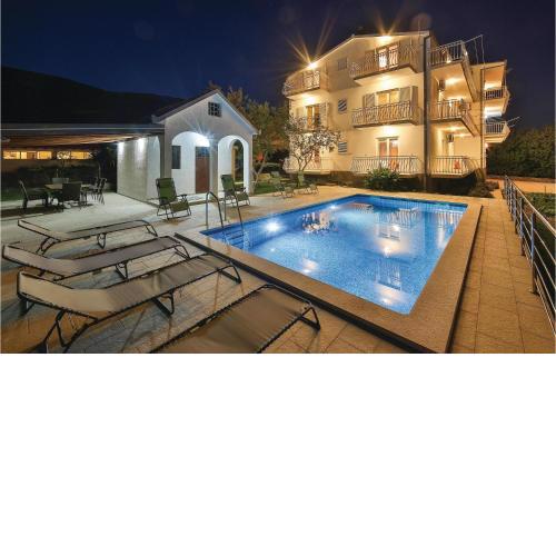 One-Bedroom Apartment in Kastel Luksic