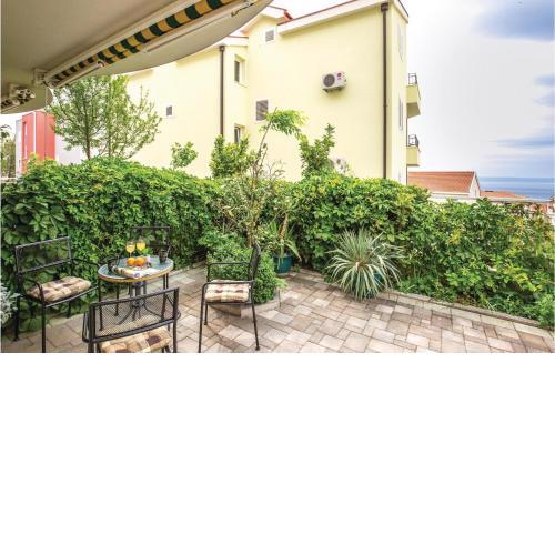 One-Bedroom Apartment in Makarska