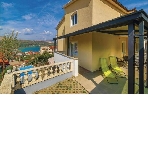 One-Bedroom Apartment in Mastrinka