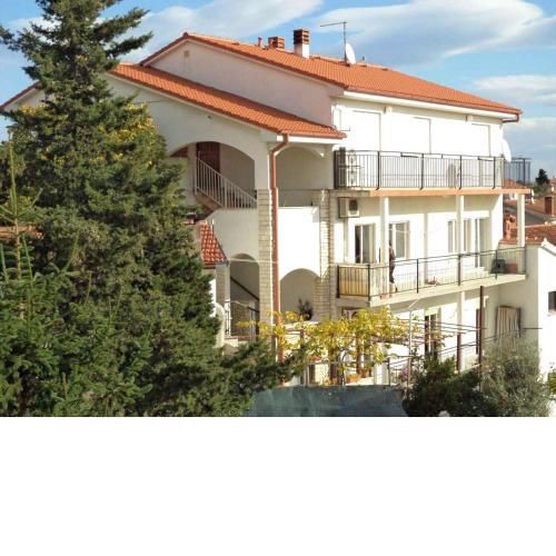 One-Bedroom Apartment in Pula V