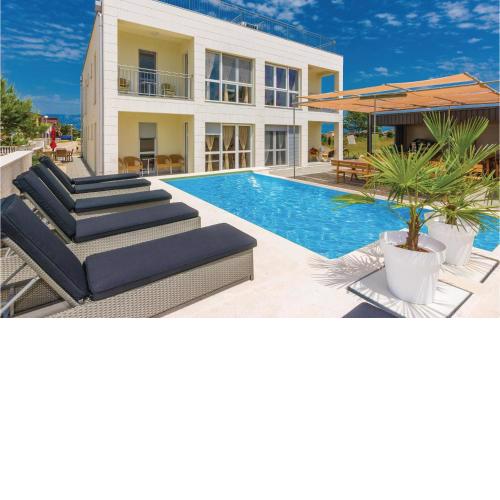 One-Bedroom Apartment in Vir