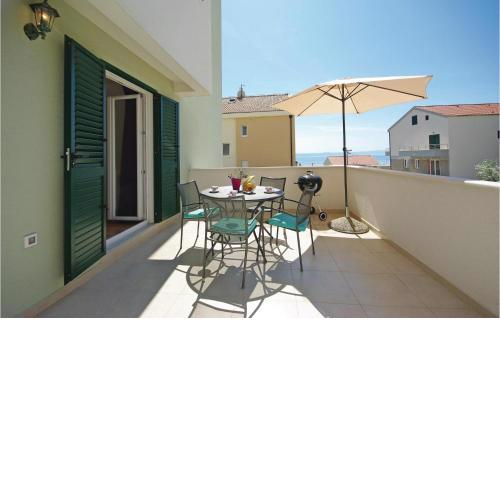 One-Bedroom Apartment Makarska with Sea View 01