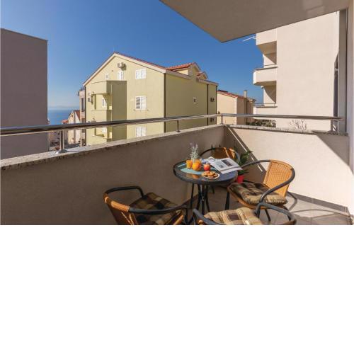 One-Bedroom Apartment Makarska with Sea View 07