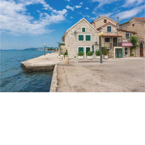 One-Bedroom Apartment with Sea View in Kastel Kambelovac