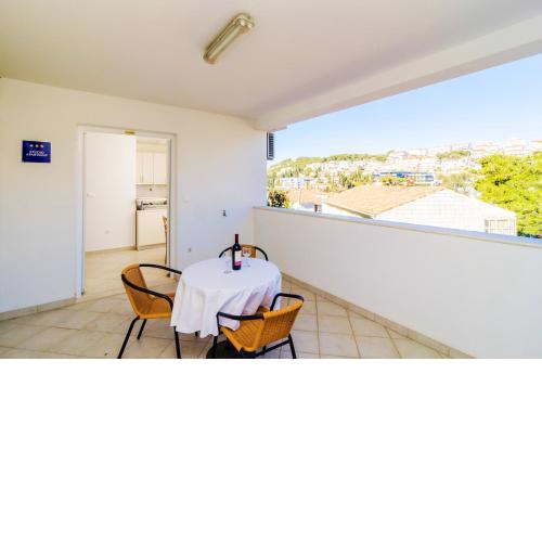 One bedroom appartement at Dubrovnik 300 m away from the beach with sea view furnished terrace and wifi