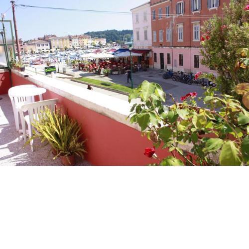 One bedroom appartement at Rovinj 100 m away from the beach with sea view furnished terrace and wifi