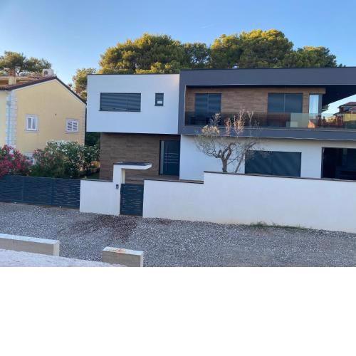 Palatium III - heated pool, sea view