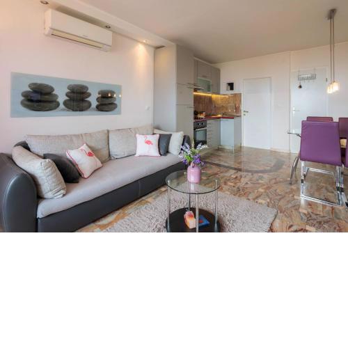 Panoramic City Apartment