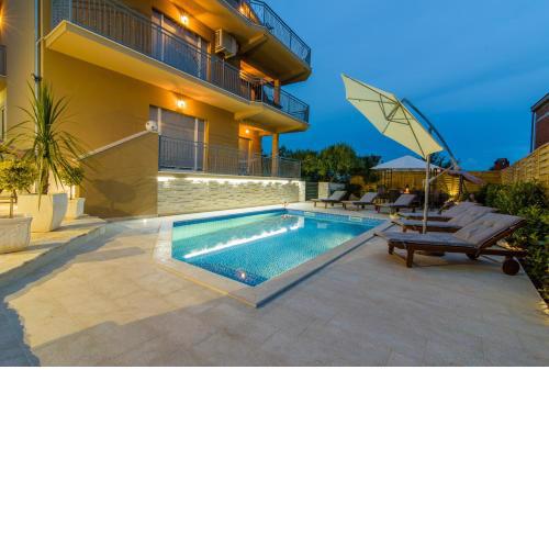 Penthouse Apartment Zadar with shared pool