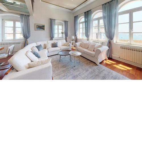 Penthouse Bajamonti in Deškovic Palace
