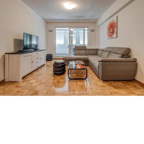 Penthouse Dino Near City Center