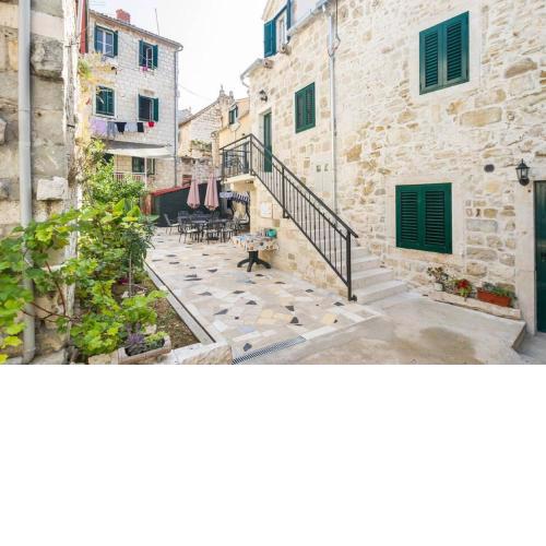 Peruzovic Rooms & Apartments