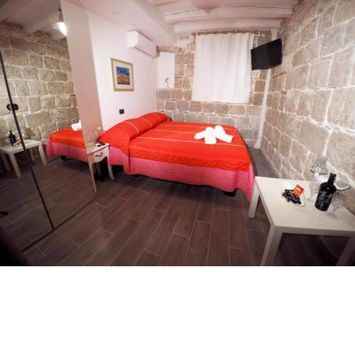 Plaza Stone Apartment