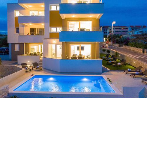 Pool Apartments Banta B