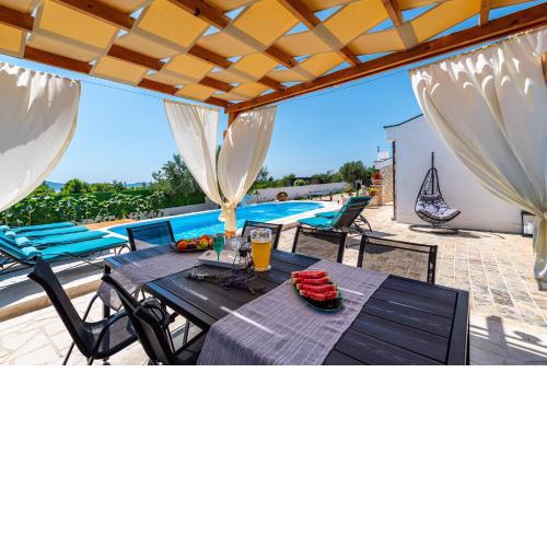 Poolincluded Villa Elia