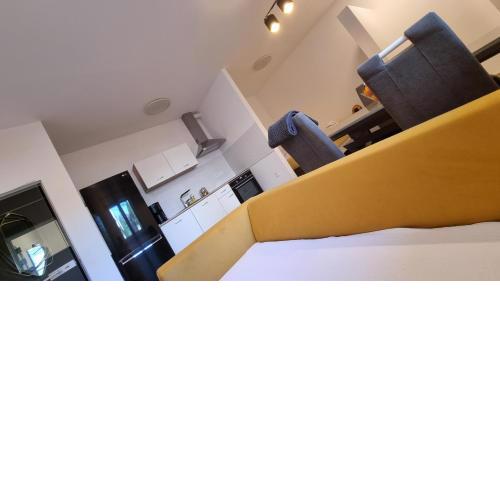 Private Oasis in Maksimir w Floor Heating, Queen Bed & 65'' TV