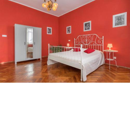 Pula city center big apartment with private parking