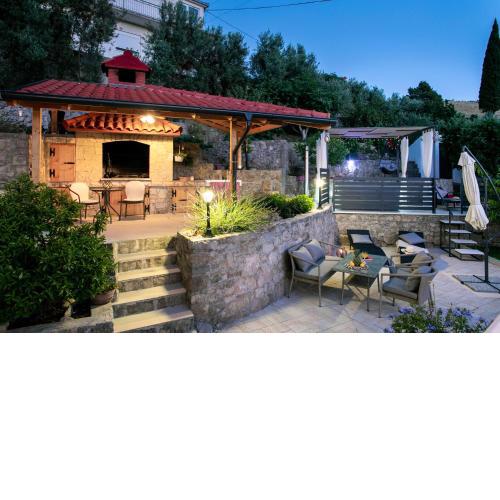 Relax in the garden with jacuzzi