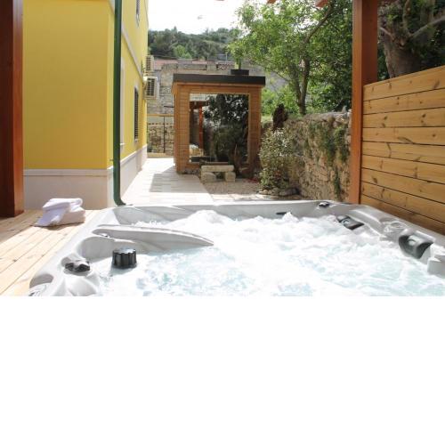 Room in Skradin with balcony, air conditioning, WiFi, washing machine (4921-3)