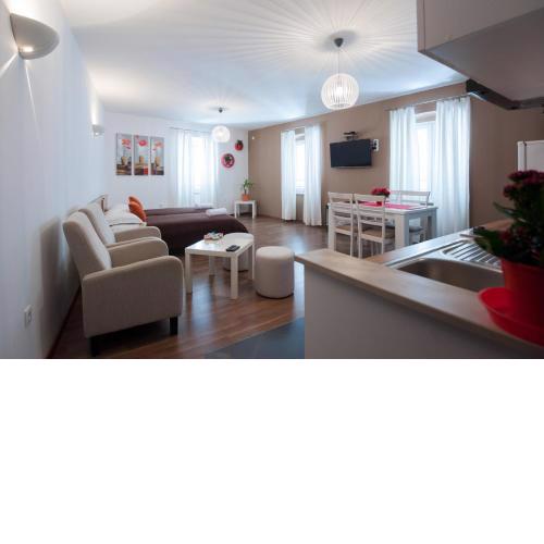 Rooms & Apartments 72