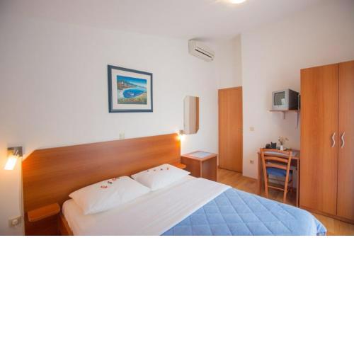 Rooms in Novalja with balcony, air conditioning, WiFi 3764-8