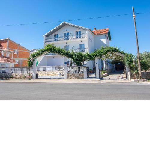 Rooms with a parking space Biograd na Moru, Biograd - 16801