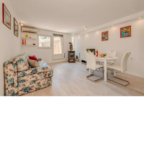 Rose Apartment