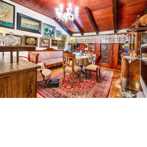 Royal Antique Apartment