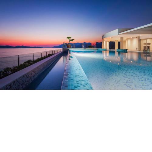 Royal Blue Hotel
