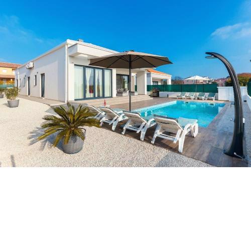 Schöne Villa mit privatem Pool, 4 klimatisierte Schlafzimmer, WLAN