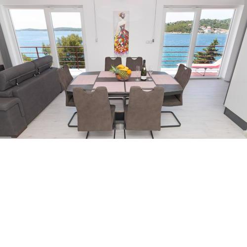 Seafront Apartment Rozali