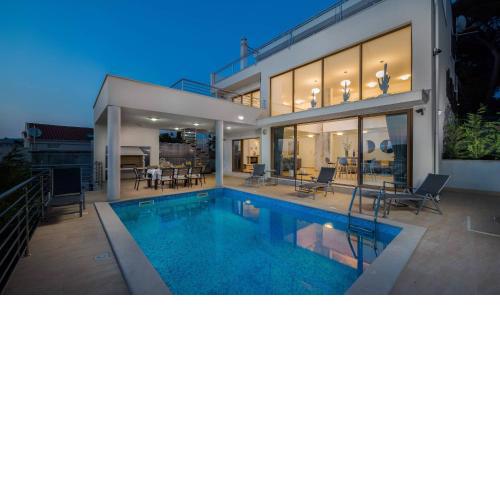 Seafront Luxury Private villa with hotel service