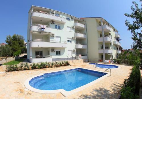 Seaside apartments with a swimming pool Okrug Gornji, Ciovo - 5960