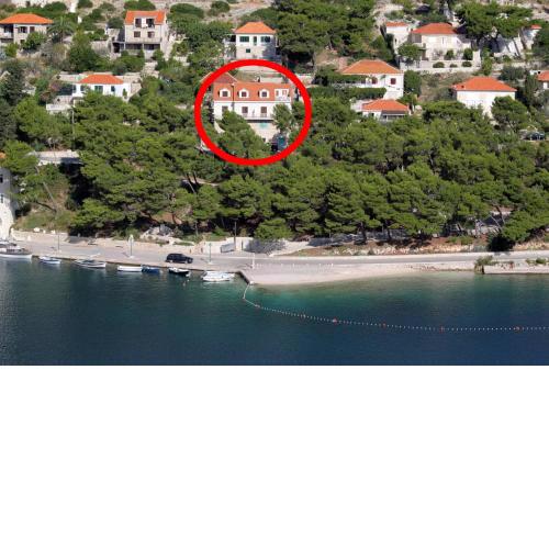 Seaside apartments with a swimming pool Pucisca, Brac - 5637