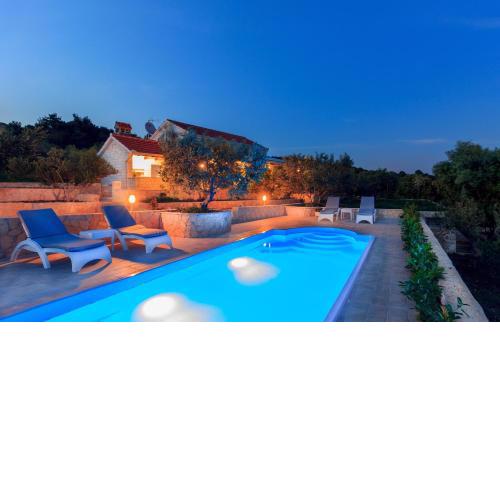 Seaside luxury villa with a swimming pool Cove Siroka, Ciovo - 11749