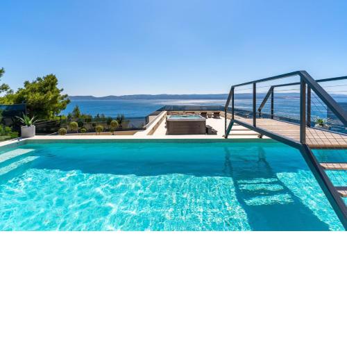 Seaview Villa BLUE LAGOON with private pool, jacuzzi, media room, 6 bedrooms, beach 70m