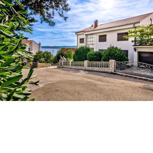 Six-Bedroom Apartment in Crikvenica I