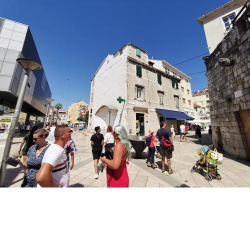 Spacious 140m2 Downtown 3 Bedroom Apartment