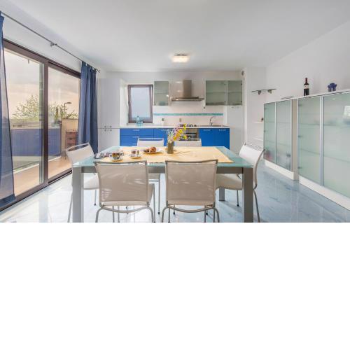 Spacious 3BDR Sea View Apartment next to the Beach